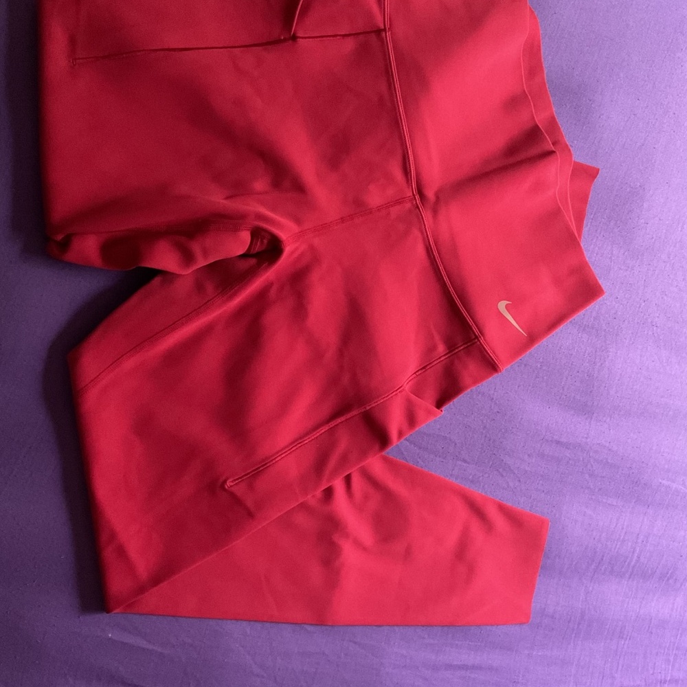 Women Nike Legging - Picture 2 of 4
